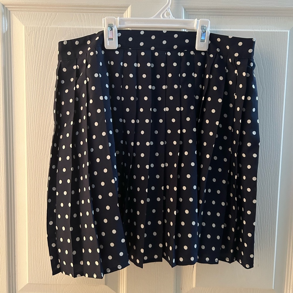 Forever 21 Pleated Navy Blue and White Polka Dot Skirt